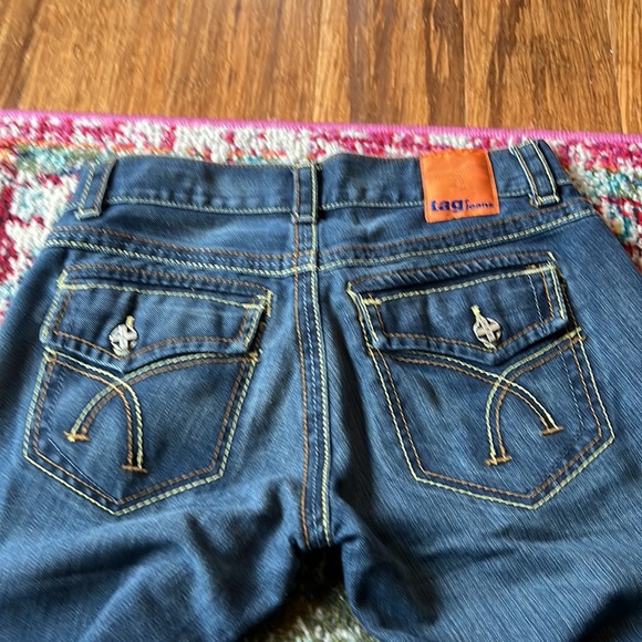 Tag jeans, barely worn. - Picture 3 of 3